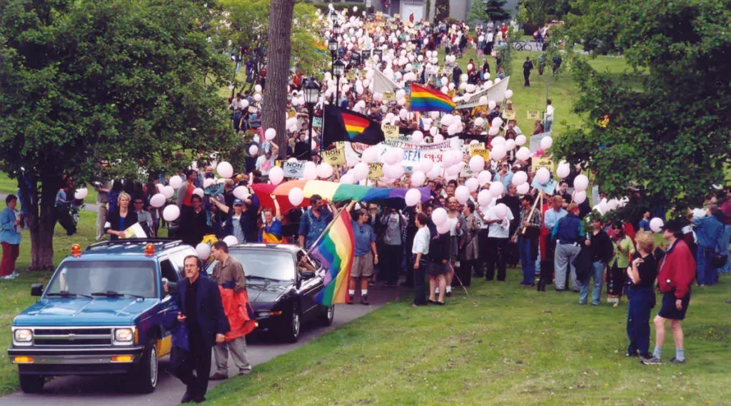 Photo de la marche contre l'homophobie de Pointe-Claire.