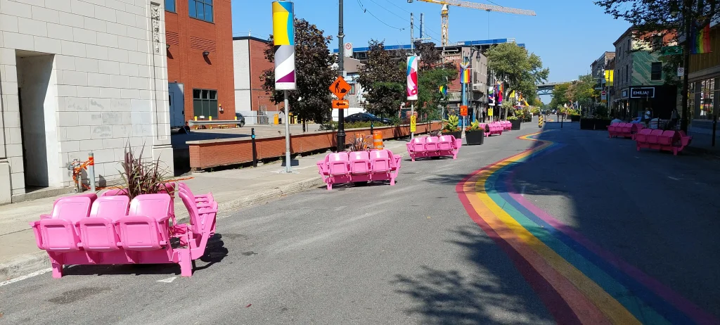 Photo grappes de chaises roses